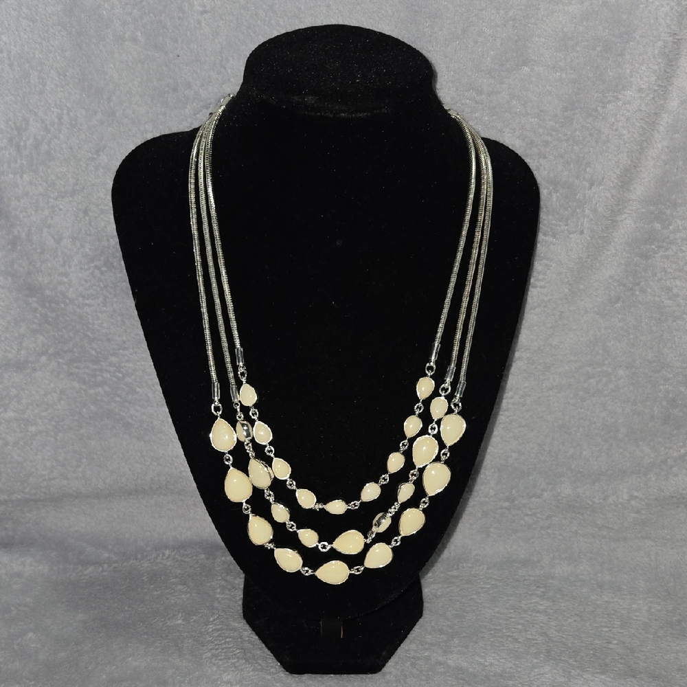 Elegant Cream Beaded Necklace